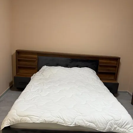 Ajan Alushani Apartmán