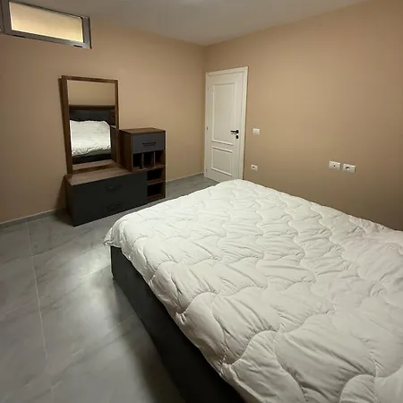 Apartamento Ajan Alushani