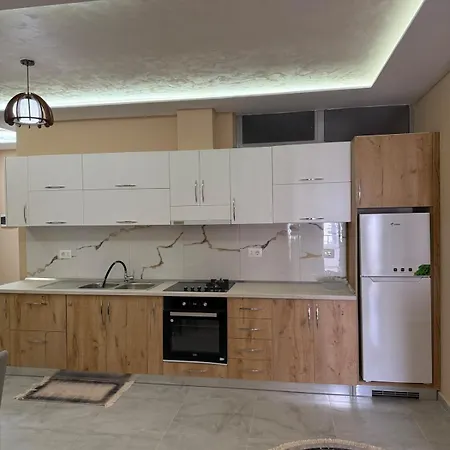 Ajan Alushani Apartmán Golem (Tirana)
