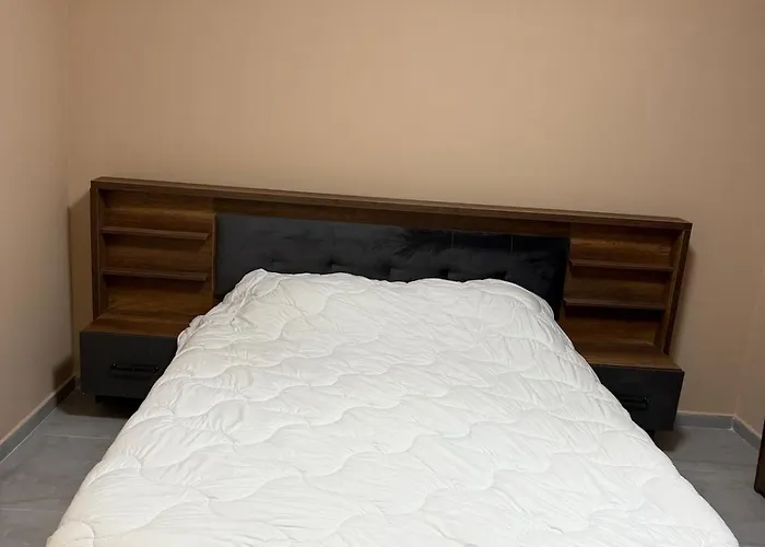 Ajan Alushani Apartamento