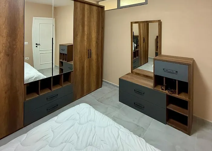 Ajan Alushani Apartamento *