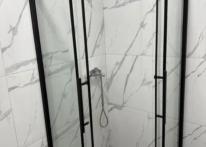 Ajan Alushani Golem (Tirana)