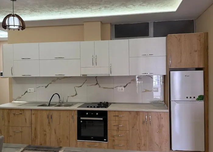 Ajan Alushani Apartamento Golem (Tirana)