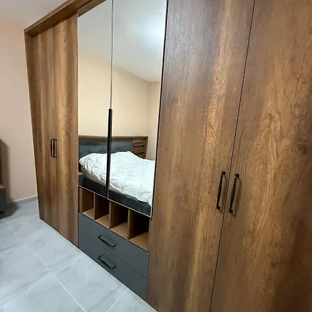 Apartament Ajan Alushani *